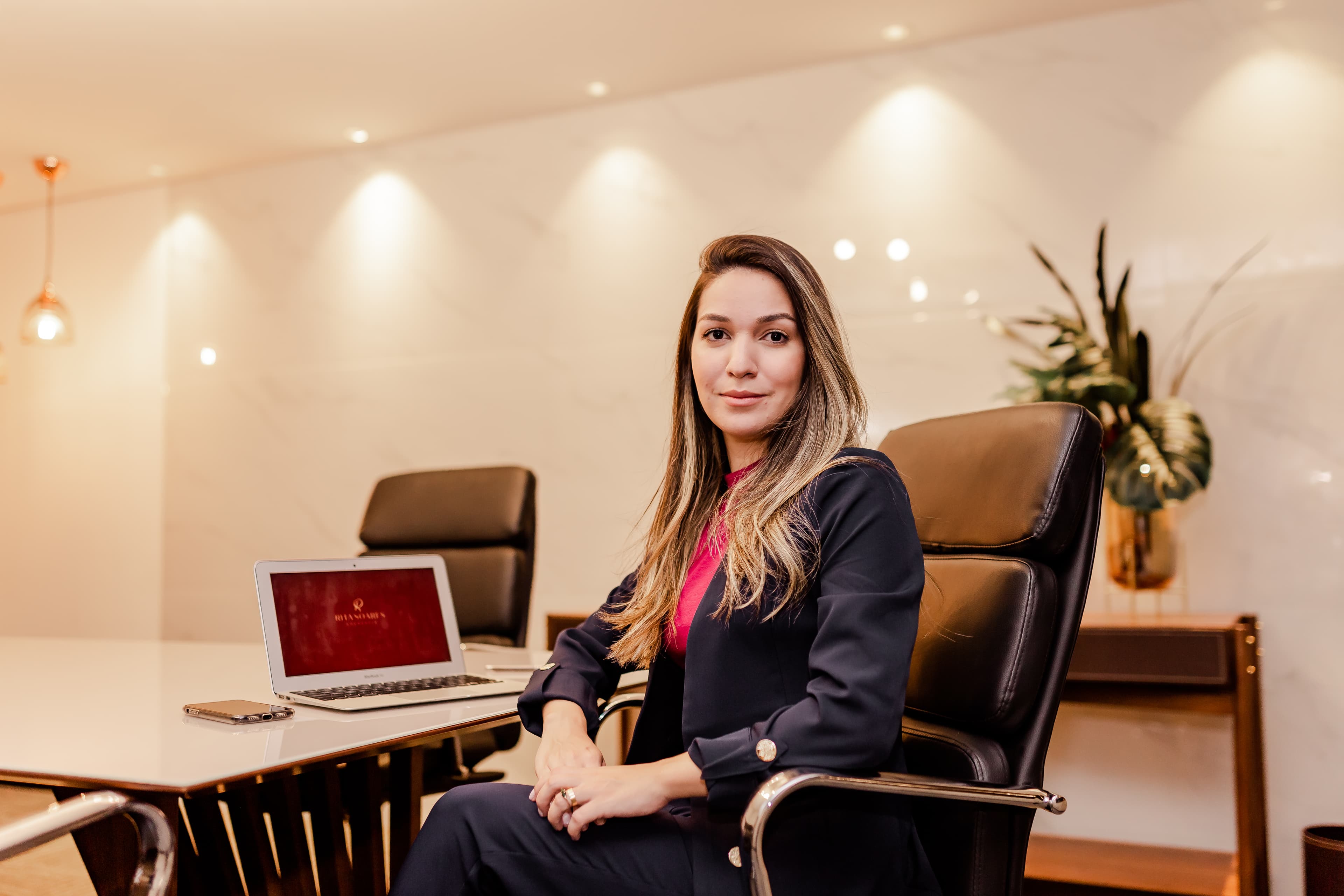 Rita Soares em seu escritório